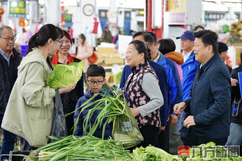 徐榛蔚率團視察花蓮果菜市場 保障春節蔬果供應